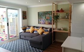 Spacious Townhouse With Sea Views Near Cardiff